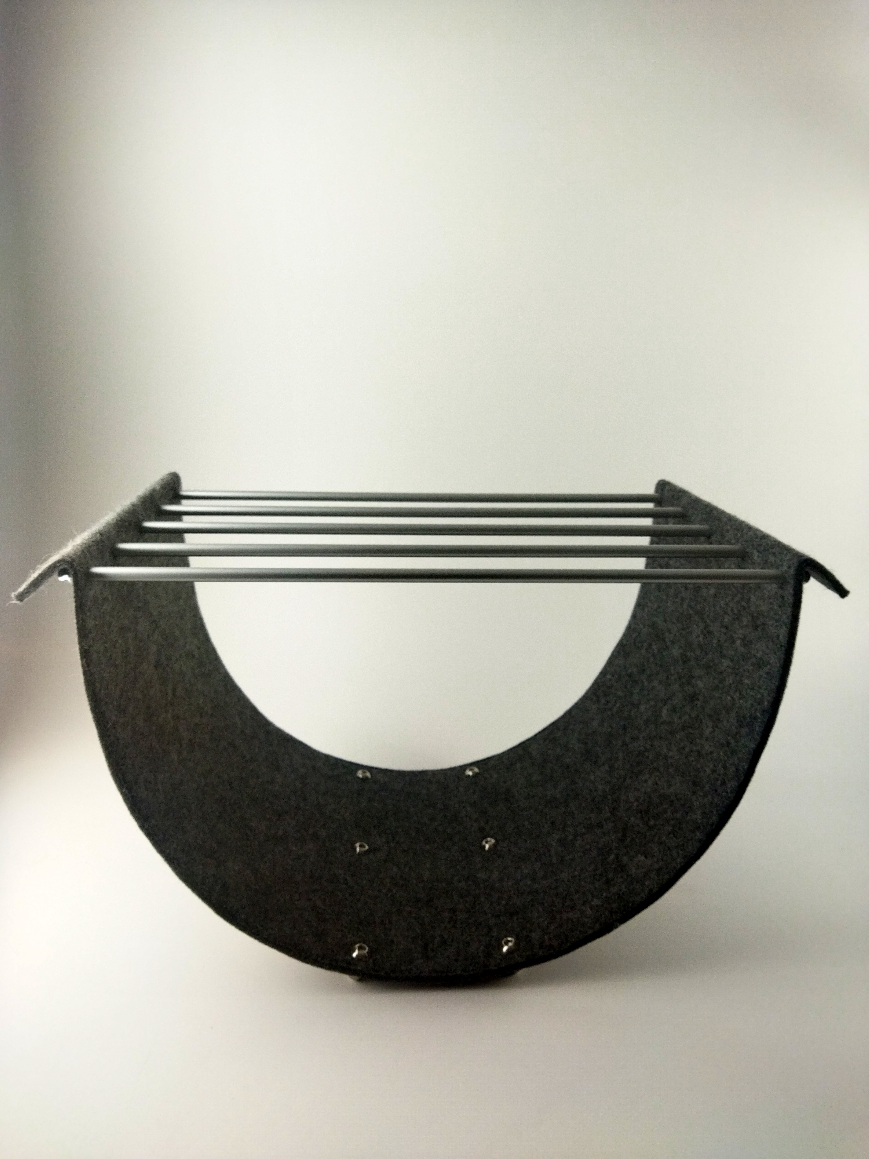 Auch in Filzoptik macht unser Feuerholzkorb viel her