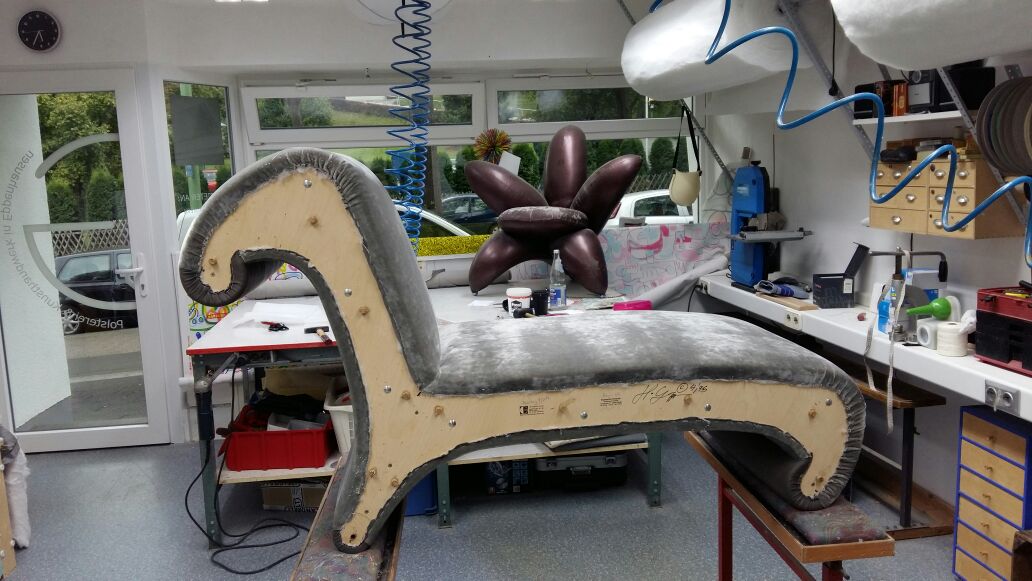 Sofaganitur währens des neubeziehens